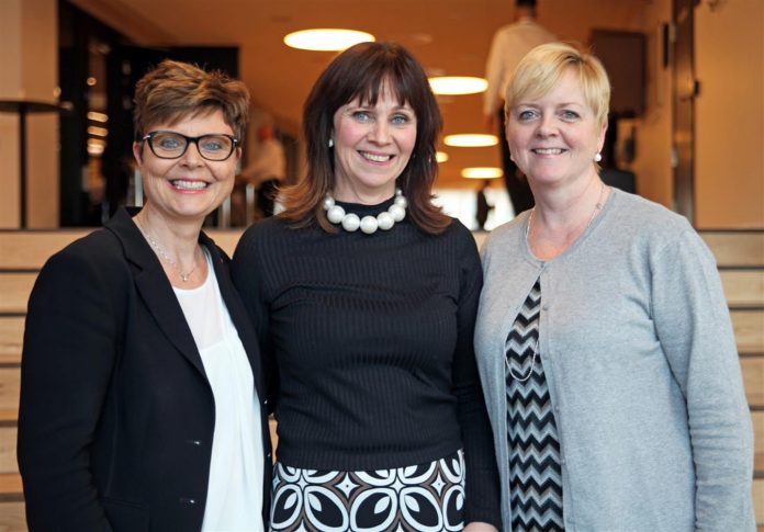 Tre fylkesordførarar:Fylkesordførarane Anne Gine Hestetun (Hordaland) (f.v.), Jenny Følling (Sogn og Fjordane) og Solveig Ege Tengesdal (Rogaland). Foto: Ida Grøttvik Slettevoll, KS