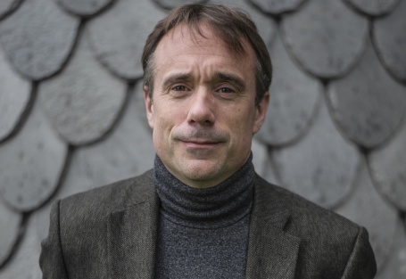 H&oslash;gskulen i Volda skil seg ut med &aring; skriva for mykje nynorsk. Rektor Johann Roppen tek kritikken fr&aring; Spr&aring;kr&aring;det alvorleg. Foto: Olav Standal Tangen