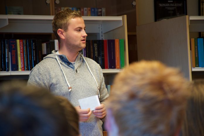 Tysnes-ordf&oslash;rar K&aring;re Martin Kleppe er glad for at kommunen no gjev nynorskoppl&aelig;ring til vaksne innvandrarar. Arkivfoto: Svein Olav B. Lang&aring;ker