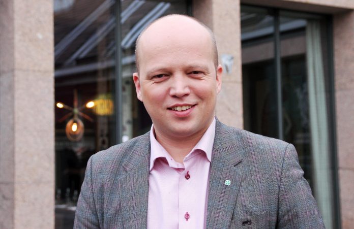 Leiar i Senterpartiet Trygve Slagsvold Vedum meiner Venstre har drive dobbeltspel. Foto: Andrea &Oslash;ien S&aelig;verud / NPK