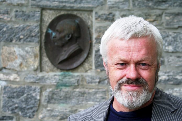 Direkt&oslash;r Ottar Grepstad i Nynorsk kultursentrum har oppdatert bibliografien over skj&oslash;nnlitter&aelig;re forfattarar som har debutert p&aring; nynorsk eller dialekt, rundt 1.400 i alt. Foto: J&oslash;rund Hessevik / NPK.