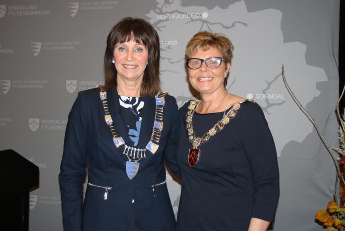 Fylkesordf&oslash;rarane Jenny F&oslash;lling og Anne Gine Hestetun. Foto: Sfj.no