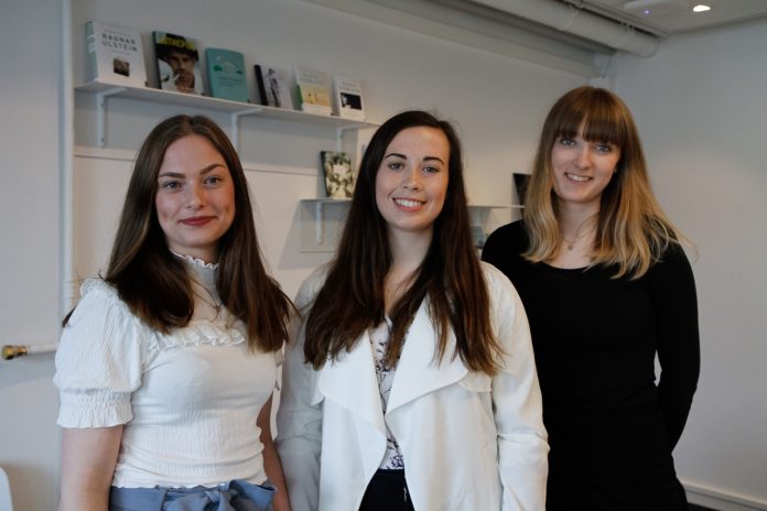 Vinnarane av Oos legat. F.v: Kathrine Tran&oslash;y (Odda vgs), Sofie Fagervoll Heltne og Linn Antonie V&aring;rdal Solheim (Volda vgs). Foto: Beate Haugtr&oslash;