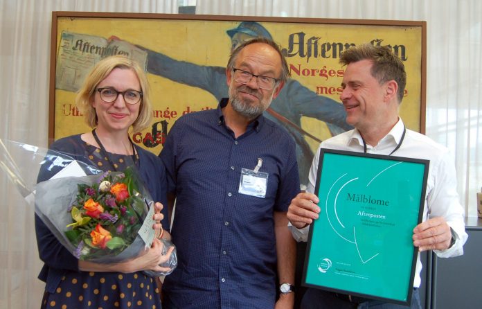 Aftenposten opnar for nynorsk: Sarah S&oslash;rheim, kulturredakt&oslash;r i Aftenposten, Magne Aasbrenn, leiar i Noregs M&aring;llag og Espen Egil Hansen, sjefredakt&oslash;r i Aftenposten. (Foto: Kjartan Helleve)