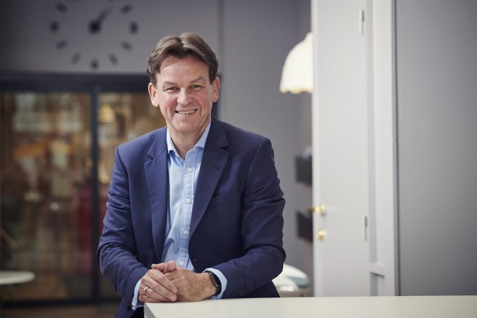 TILSETT:Rune Haugsdal blei fredag formelt tilsett som prosjektleiar/fylkesr&aring;dmann i storfylket p&aring; Vestlandet. Foto: Hordaland.no