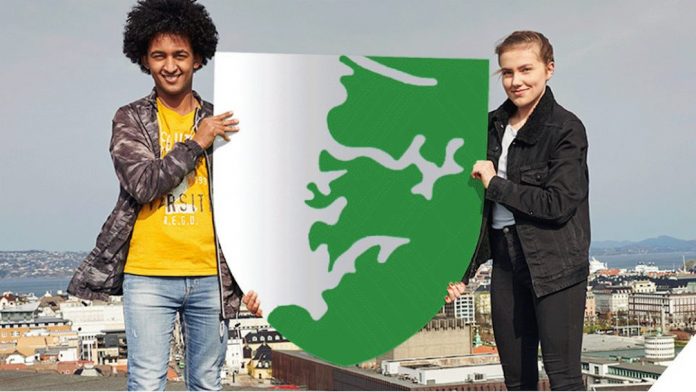 Forslaget til Jorunn Andreassen (53) var best likt av dei atten finalebidraga til nytt fylkesv&aring;pen for Vestland. Foto: vlfk.no