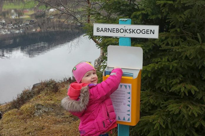 Ivar Aasen-tunet har fleire nynorske utebibliotek. Her frå Rotevatnet i Volda. No kan det bli fleire nynorske turbibliotek i Bergen. Foto: Ivar Aasen-tunet